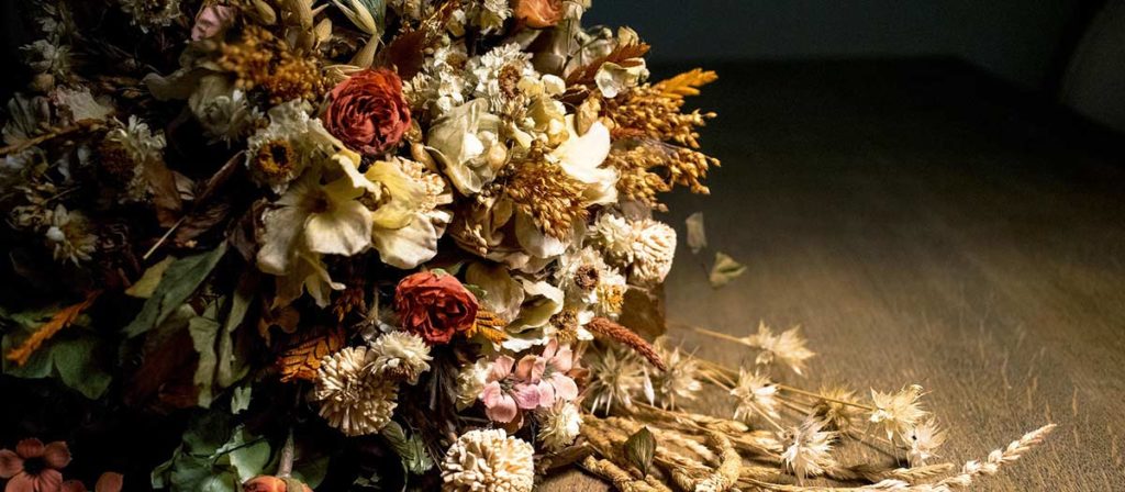 おしゃれな壁飾りの花。ナチュラルさが魅力「スワッグ」を作ってみよう！